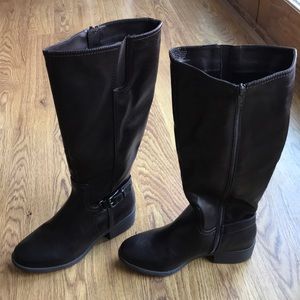 NWOT WOMENS BROWN BOOTS